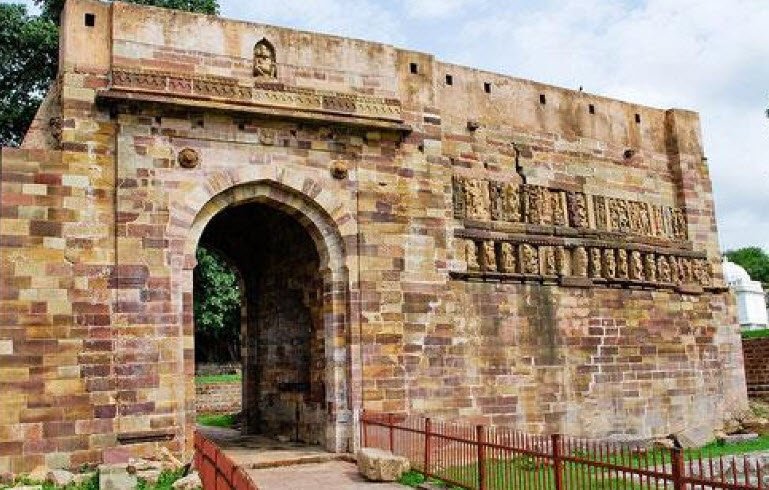 Ratanpur Fort, Bilaspur (HP), Himachal Pradesh - Vushii.com Ratanpur Fort, Bilaspur (HP), Himachal Pradesh - Vushii.com